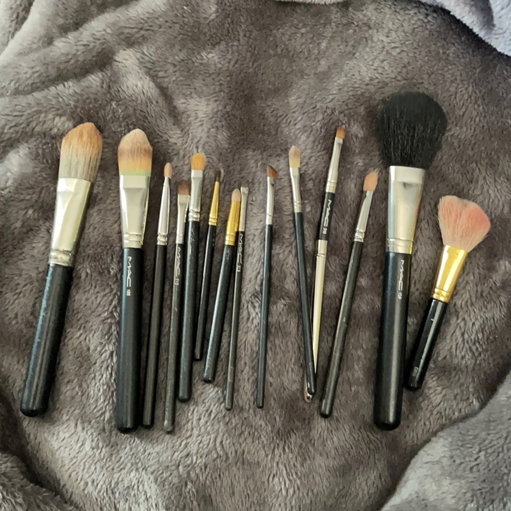 lot of 14 MAC makeup brushes.